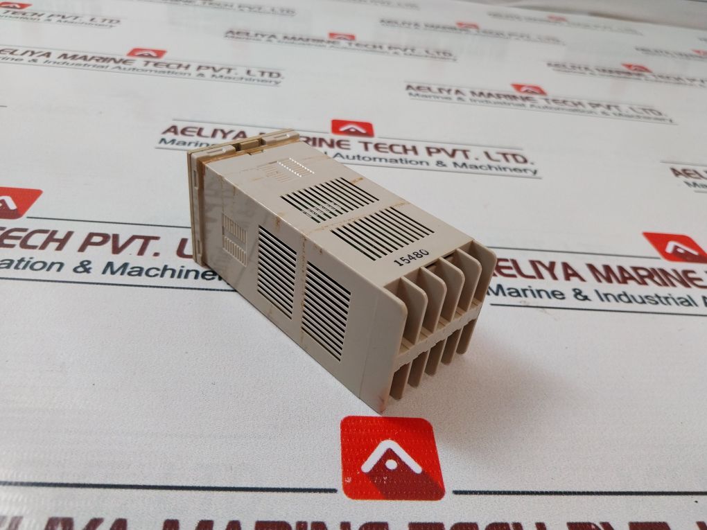 Omron E5Cs-r1Px-din Temperature Controller 3A 250Vac