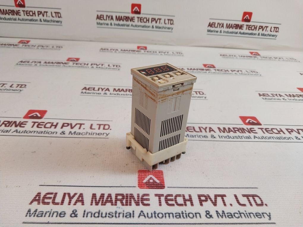 Omron E5Cs-r1Px Temperature Controller