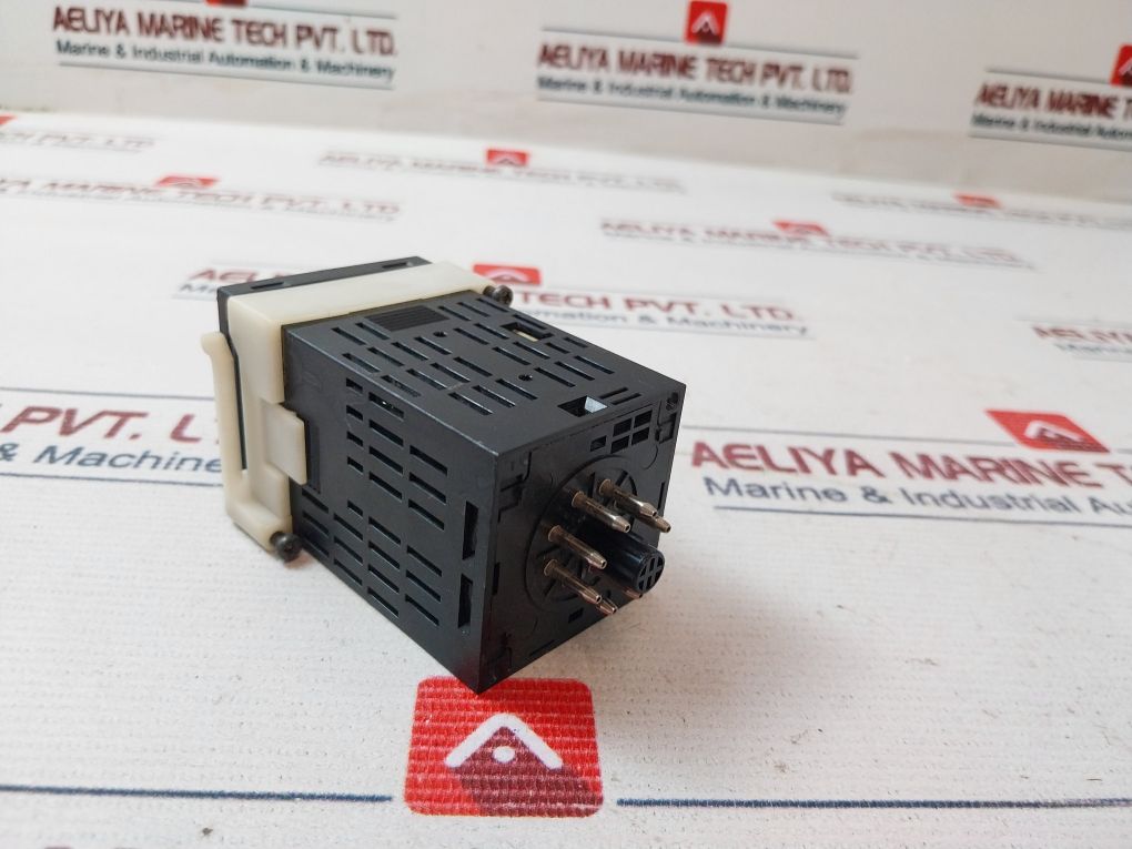 Omron E5Cs-rtu Temperature Controller 100 To 240Vac