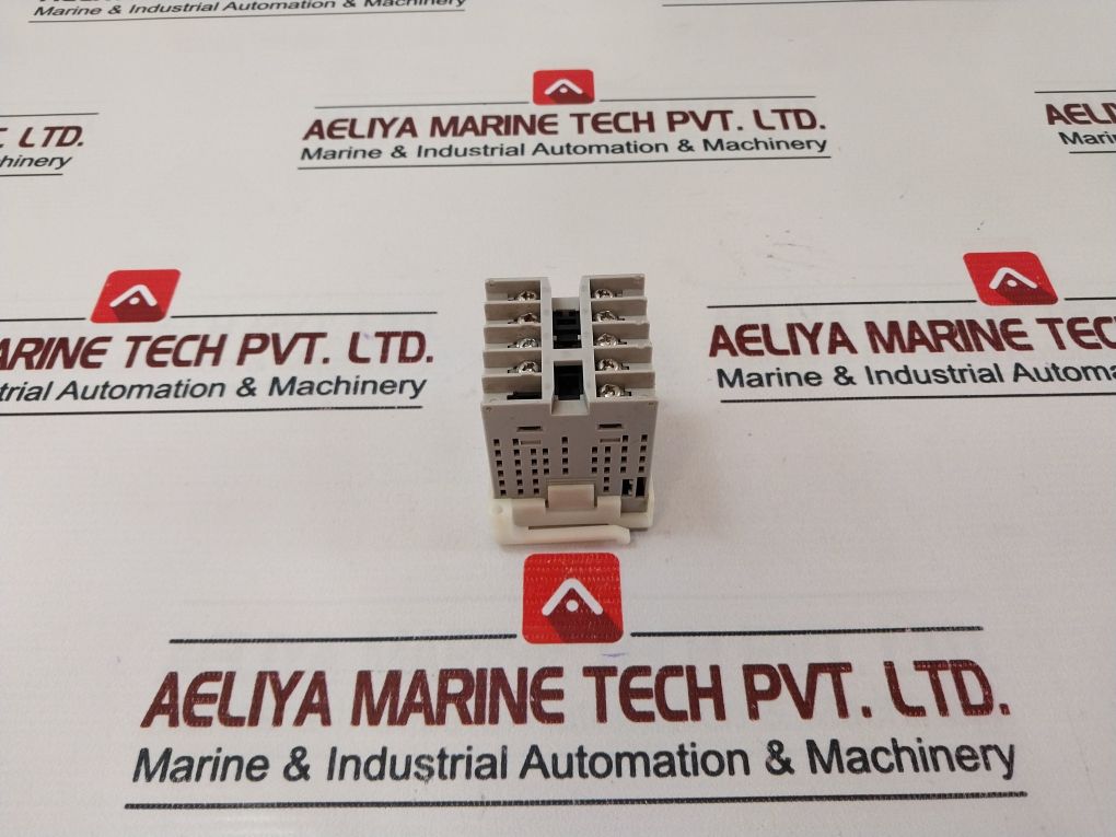 Omron E5Cwl-r1Tc Temperature Controller 100 To 240 Vac