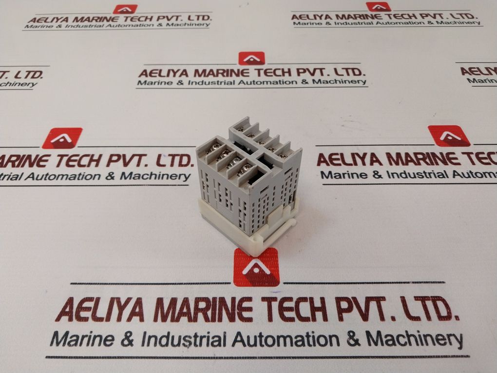 Omron E5Cwl-r1Tc Temperature Controller 100 To 240 Vac