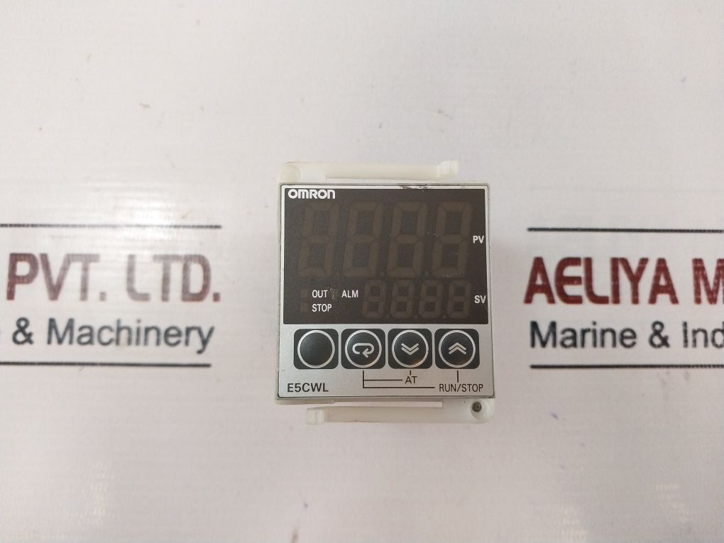Omron E5Cwl-r1Tc Temperature Controller 100 To 240 Vac
