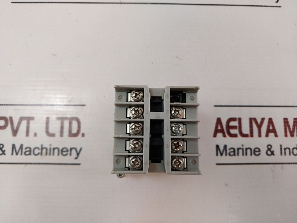 Omron E5Cwl-r1Tc Temperature Controller 100 To 240 Vac