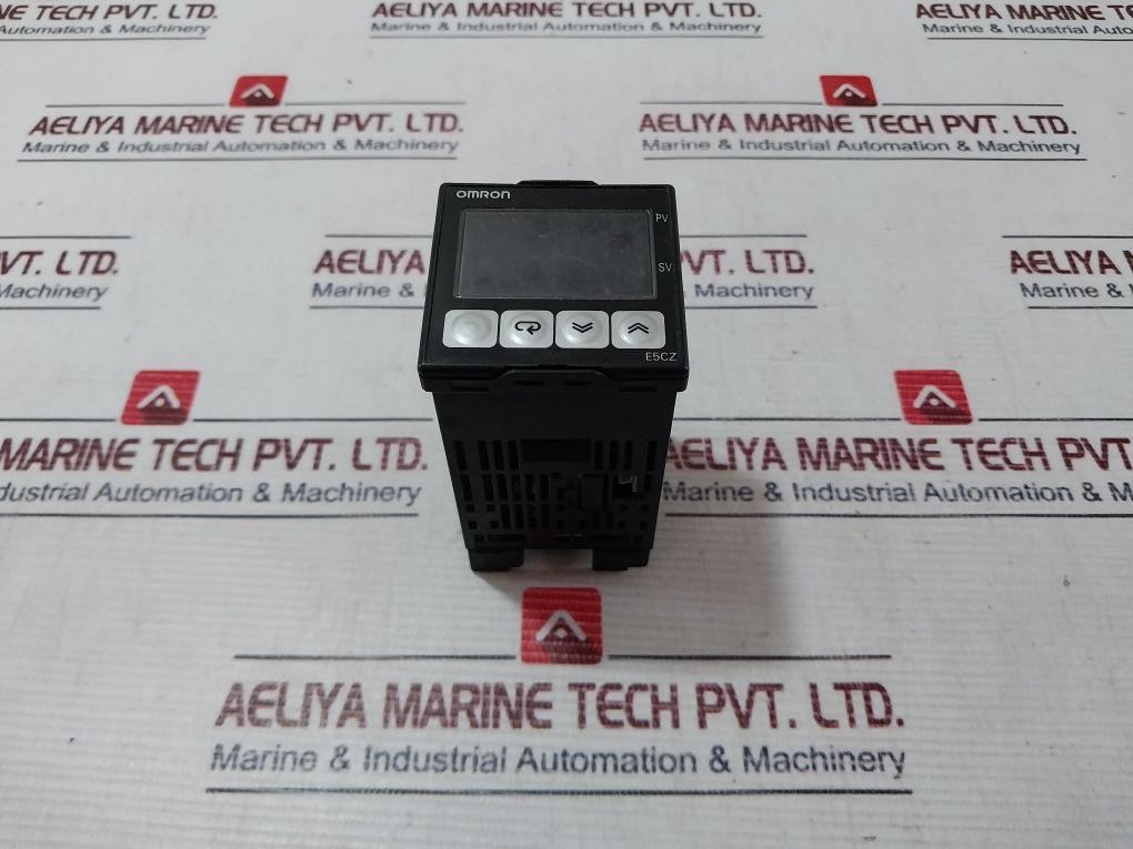 Omron E5Cz-q2T Temperature Controller 100 To 240Vac 50/60Hz