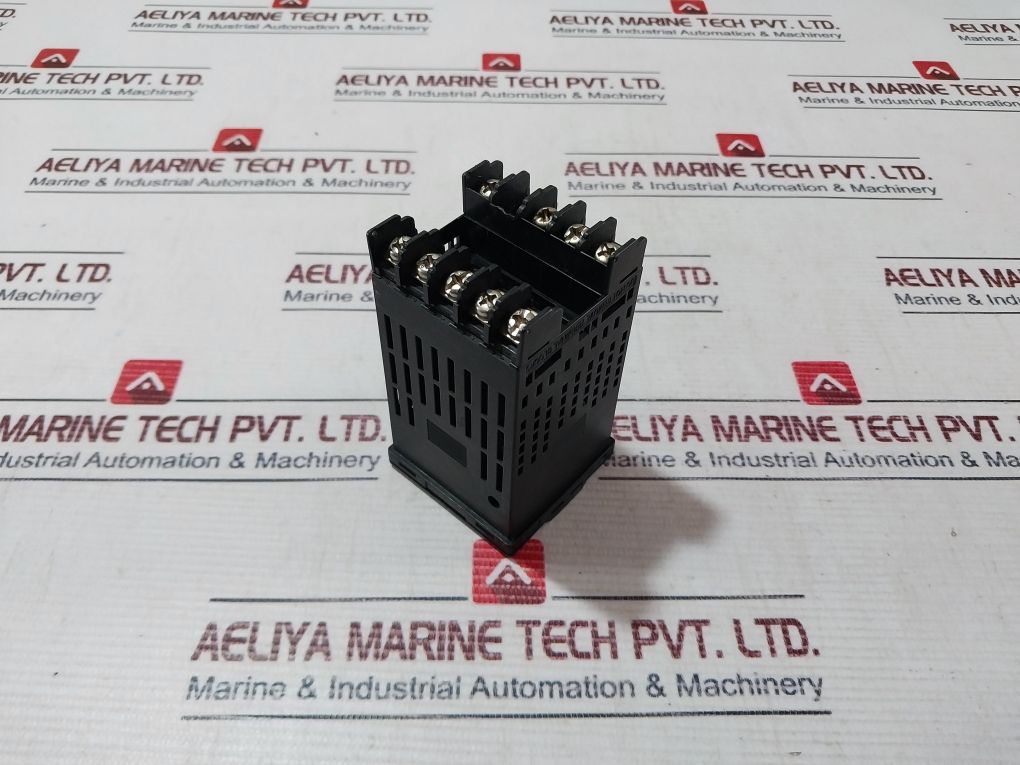 Omron E5Cz-q2T Temperature Controller 100 To 240Vac 50/60Hz