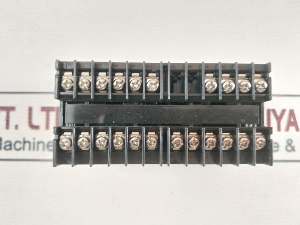 Omron E5Ec-rx4A5M-000 Digital Controller 100 To 240 Vac