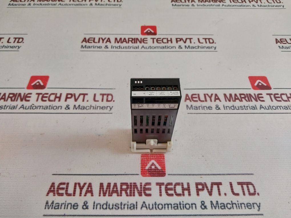 Omron E5Gn-q1P Temperature Controller 12Vdc