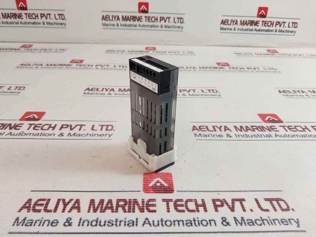 Omron E5Gn-q1P Temperature Controller 12Vdc