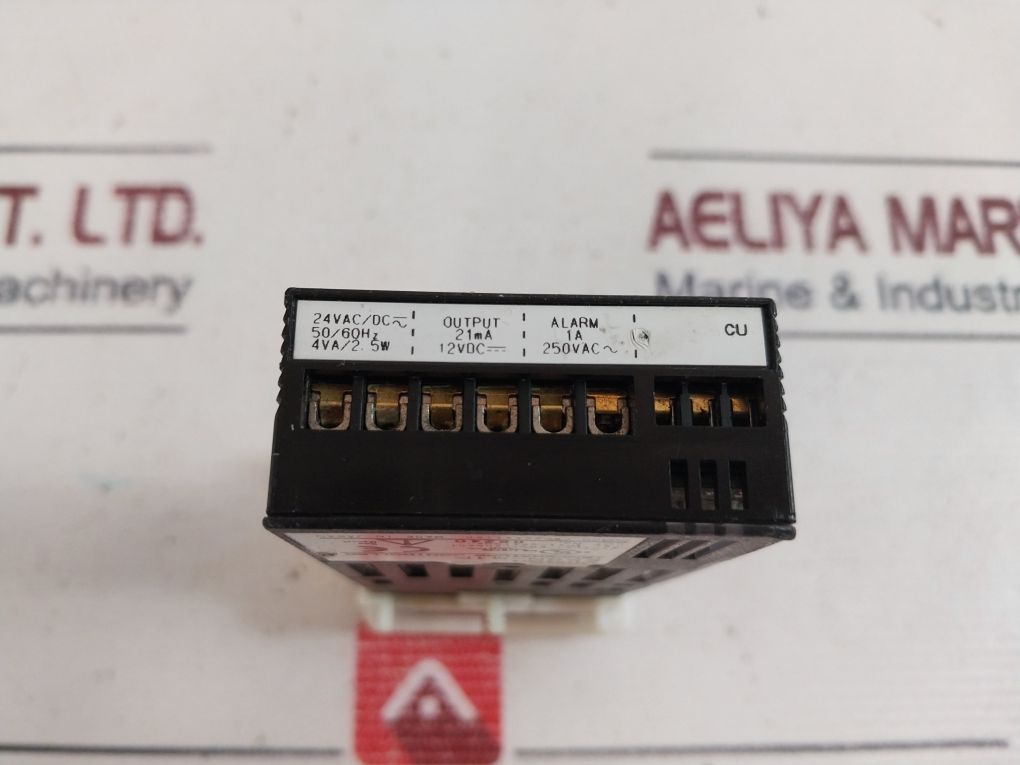 Omron E5Gn-q1P Temperature Controller 12Vdc