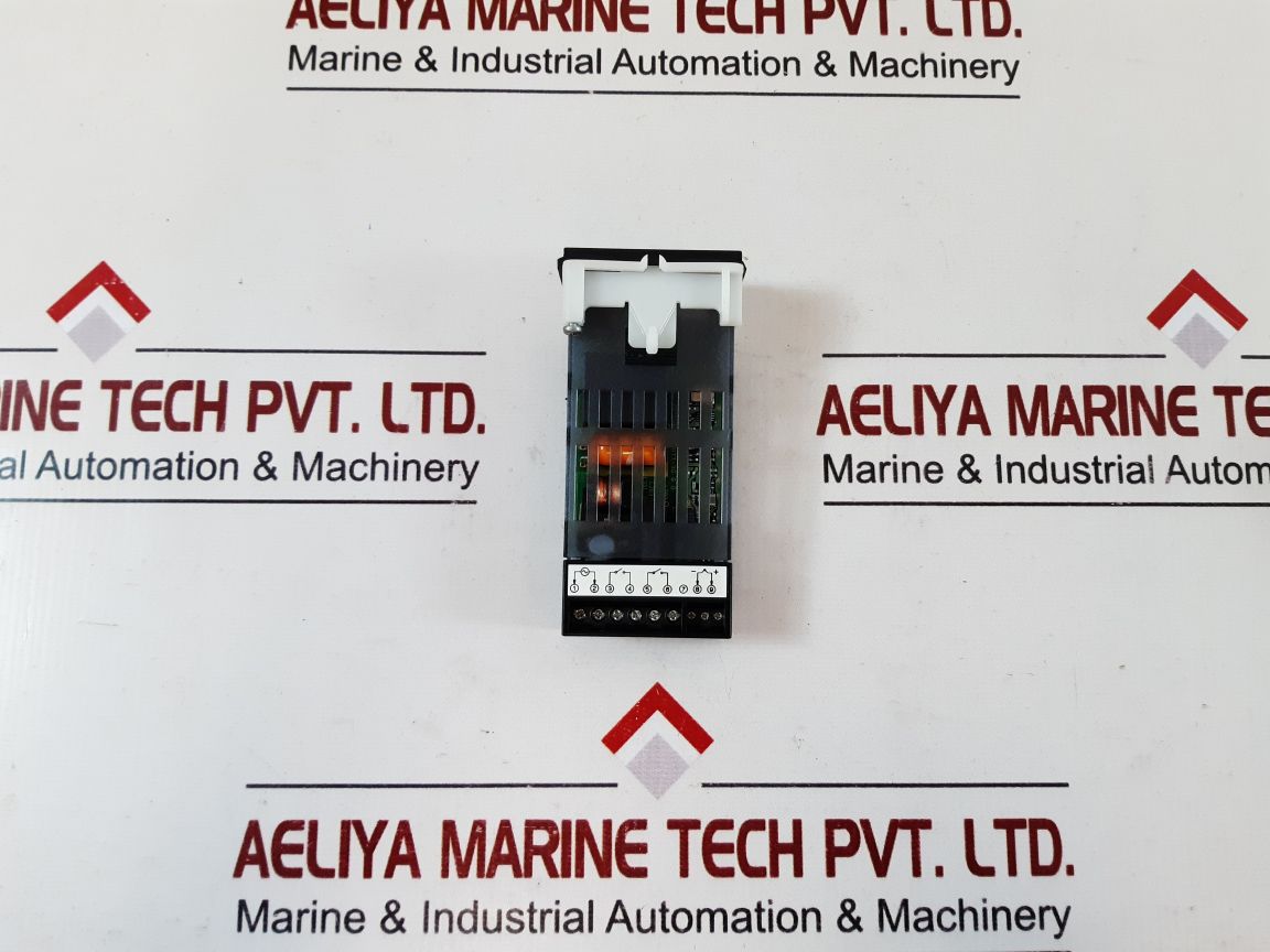 Omron E5Gn-r1Tc Temperature Controller 3433113005