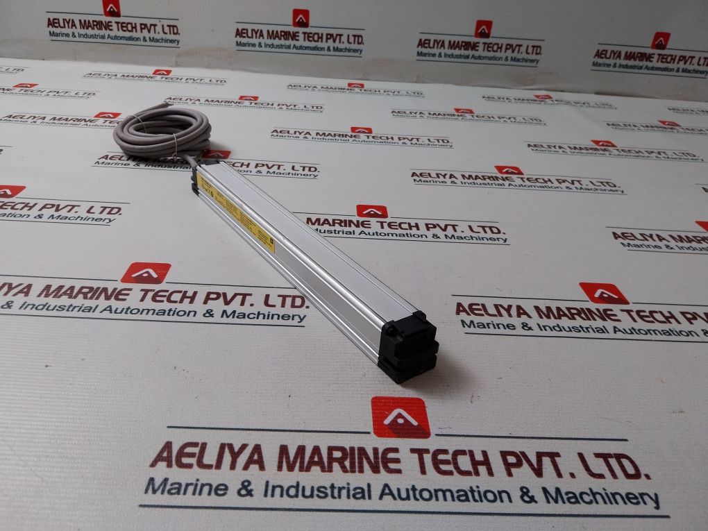 Omron F3Sj-e0305-25-l Safety Light Curtain