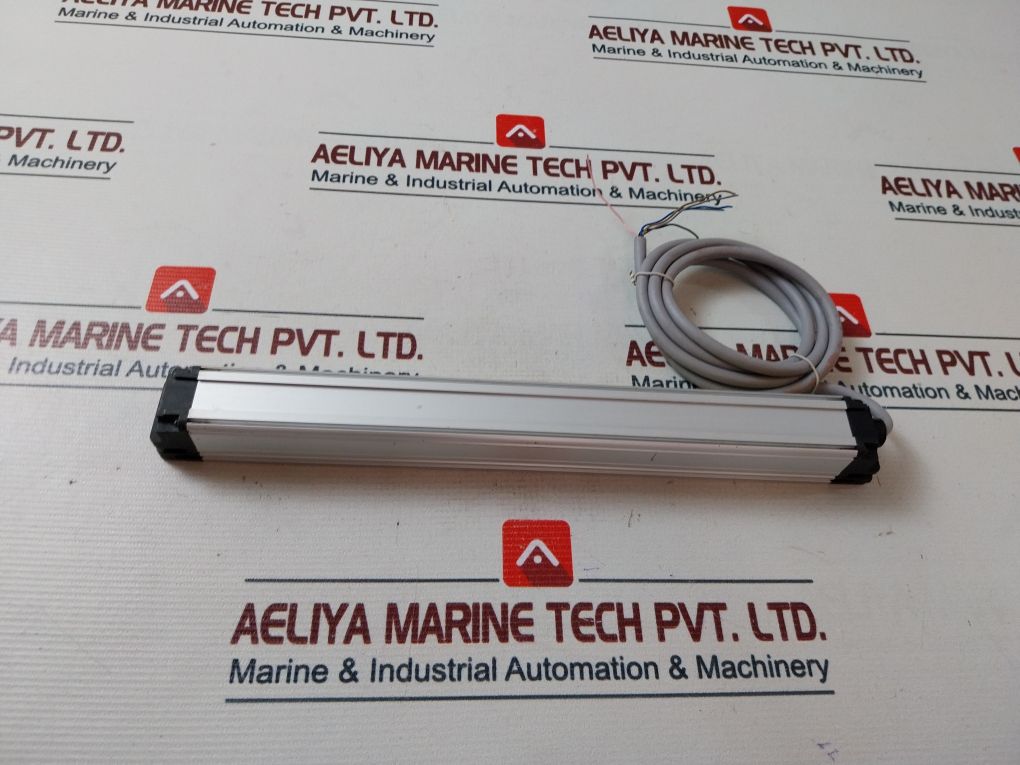 Omron F3Sj-e0305-25-l Safety Light Curtain 24V Dc