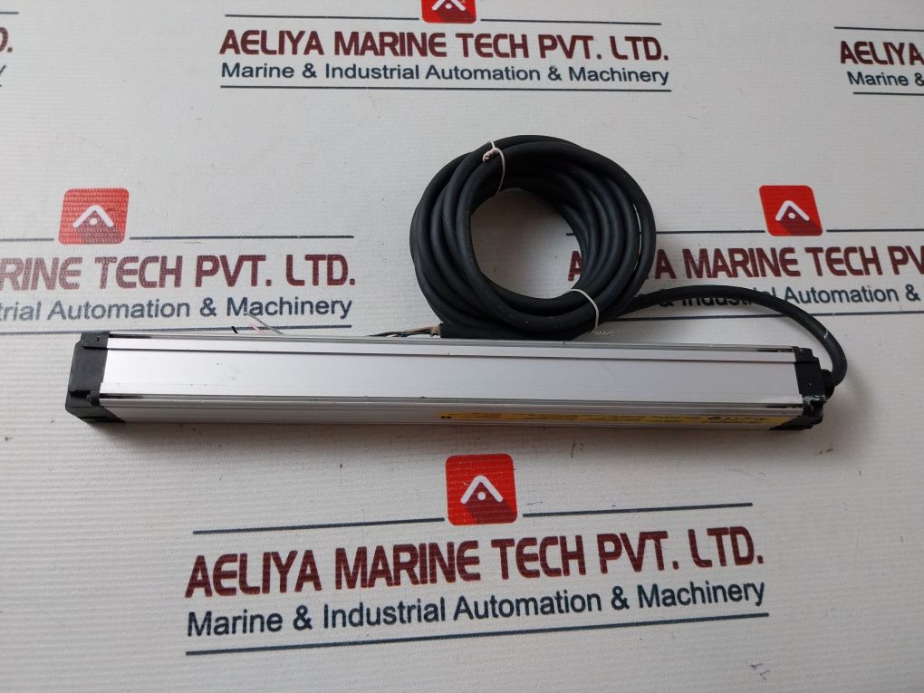 Omron F3Sj-e0305P25-d Safety Light Curtain 24V Dc