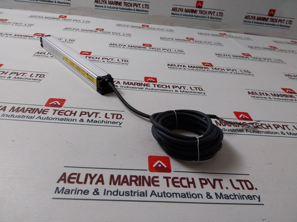 Omron F3Sj-e0305P25-d Safety Light Curtain 24V Dc