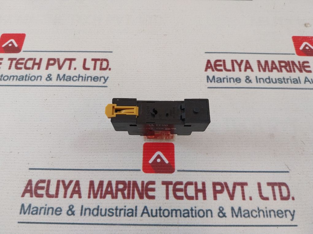 Omron G2R-2-sd Relay With Socket