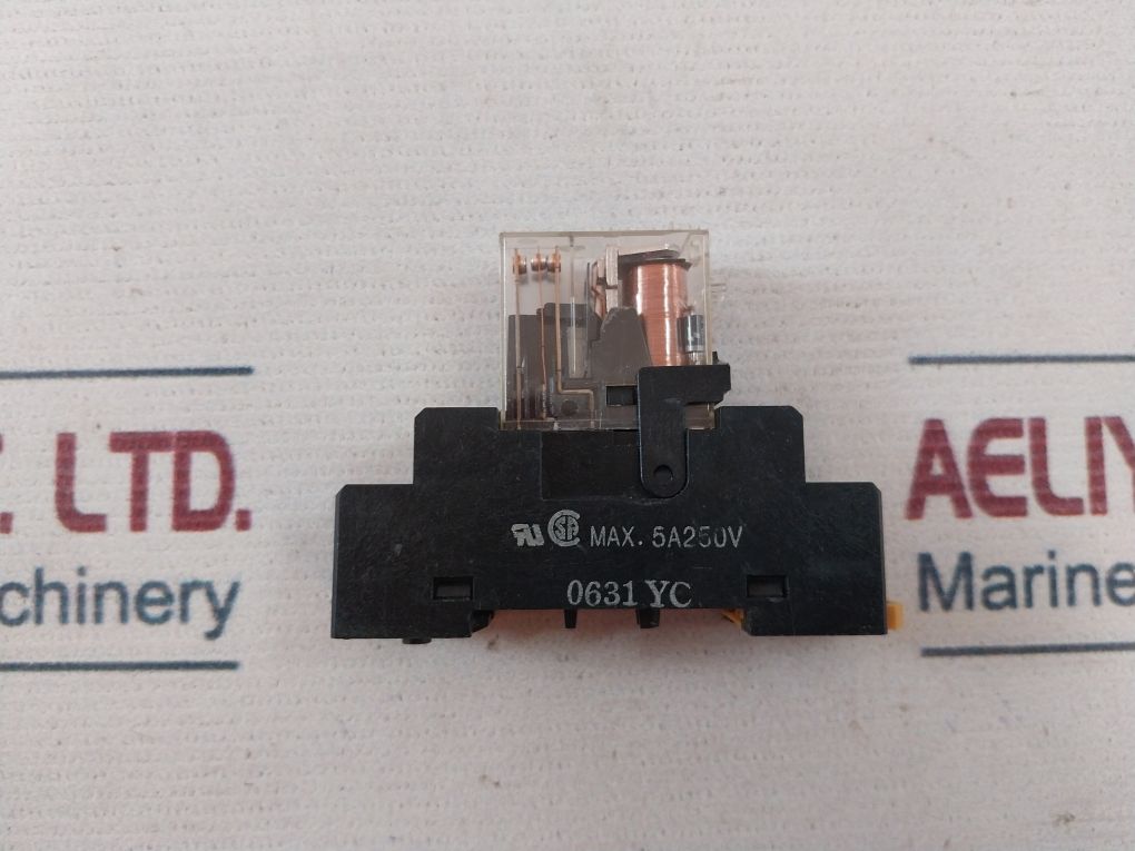Omron G2R-2-sd Relay With Socket