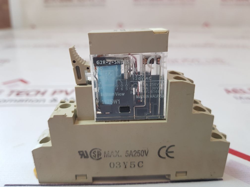 Omron G2R-2-snd(S) Relay With Socket