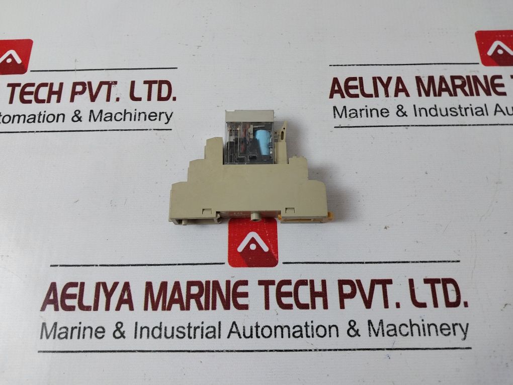 Omron G2R-2-sndi (S) Relay With Socket