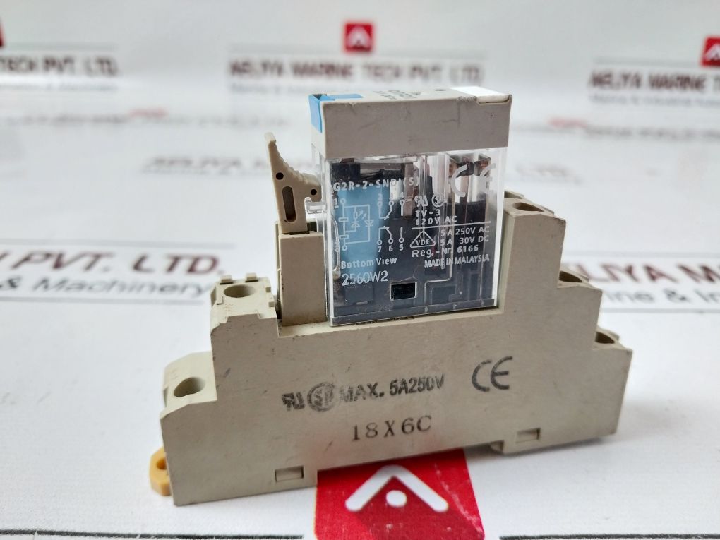 Omron G2R-2-sndi (S) Relay With Socket