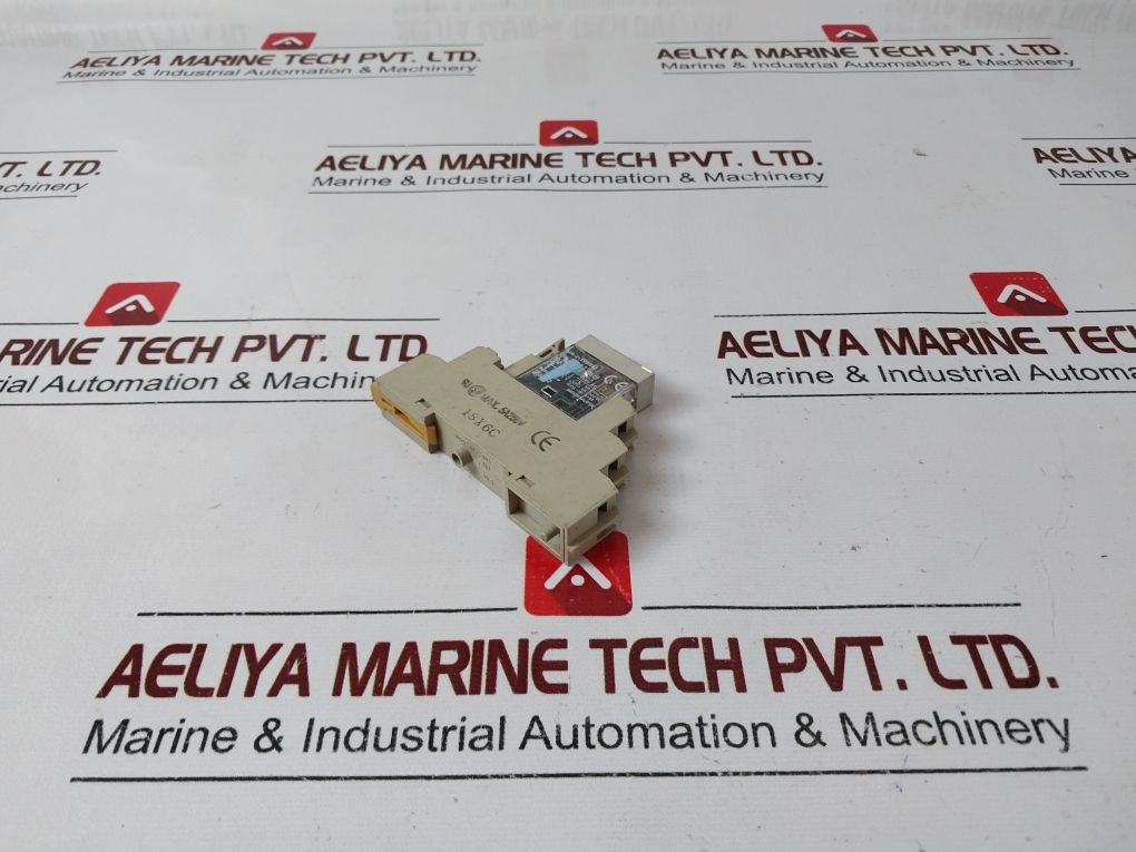 Omron G2R-2-sndi (S) Relay With Socket