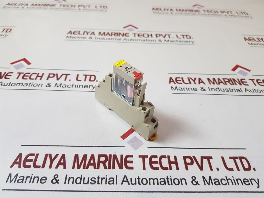 Omron G2R-2-sni(S) Relay With Socket