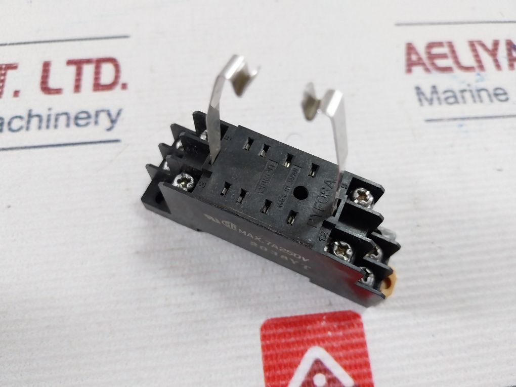 Omron G3Fd-102Sn Solid State Relay With Socket Pyf08A 250V