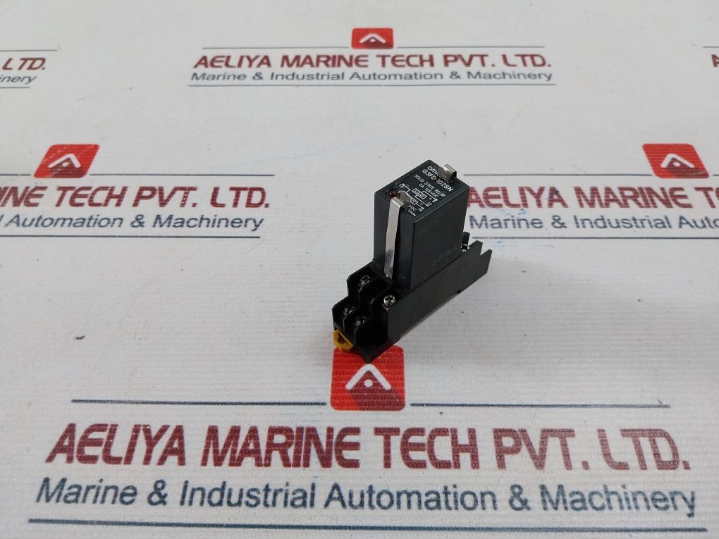 Omron G3Fd-102Sn Solid State Relay With Socket Pyf08A 250V
