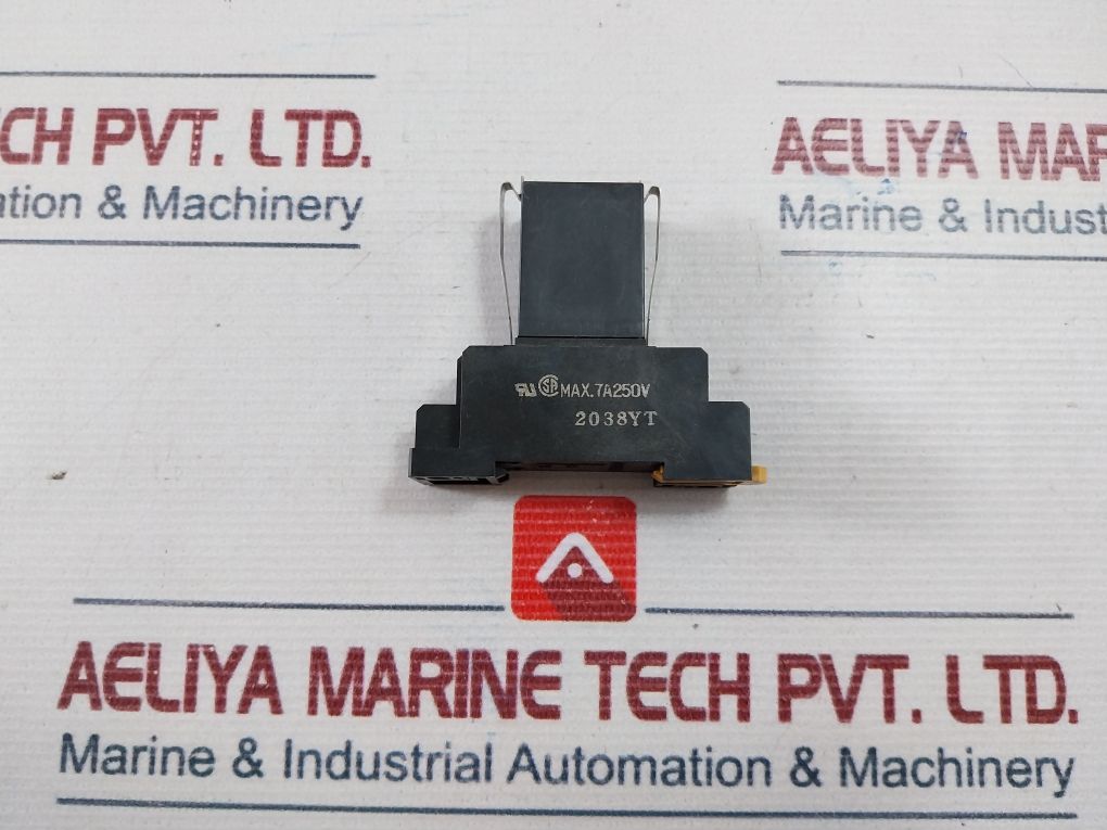 Omron G3Fd-102Sn Solid State Relay With Socket Pyf08A 250V