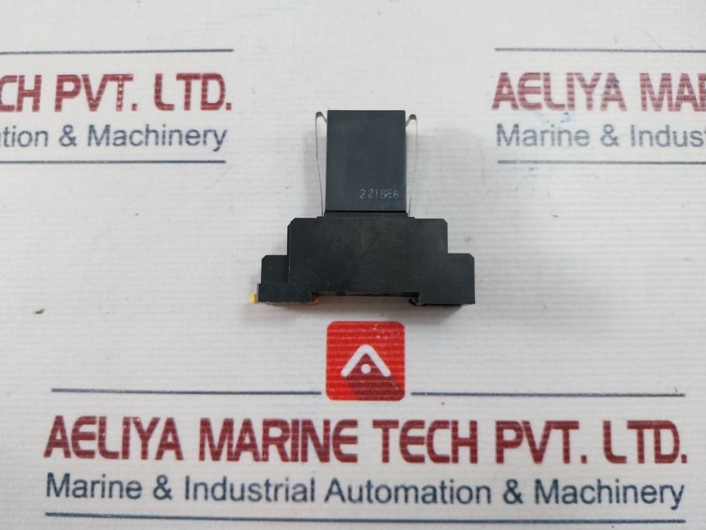 Omron G3Fd-102Sn Solid State Relay With Socket Pyf08A 250V