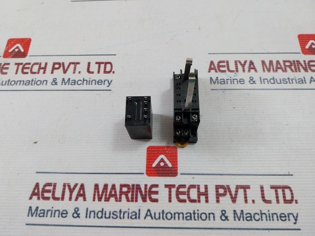 Omron G3Fd-102Sn Solid State Relay With Socket Pyf08A 250V