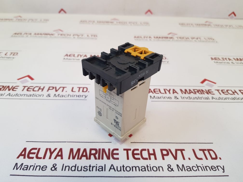 Omron H3Ba-8 Timer With Base 0-1 Sec