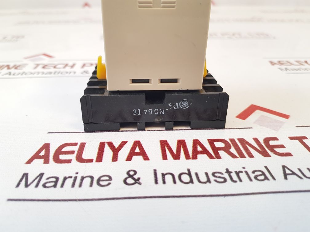 Omron H3Ba-8 Timer With Base 0-1 Sec