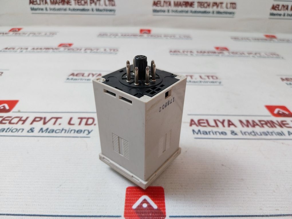 Omron H3Bg-n8H Timer 220Vac