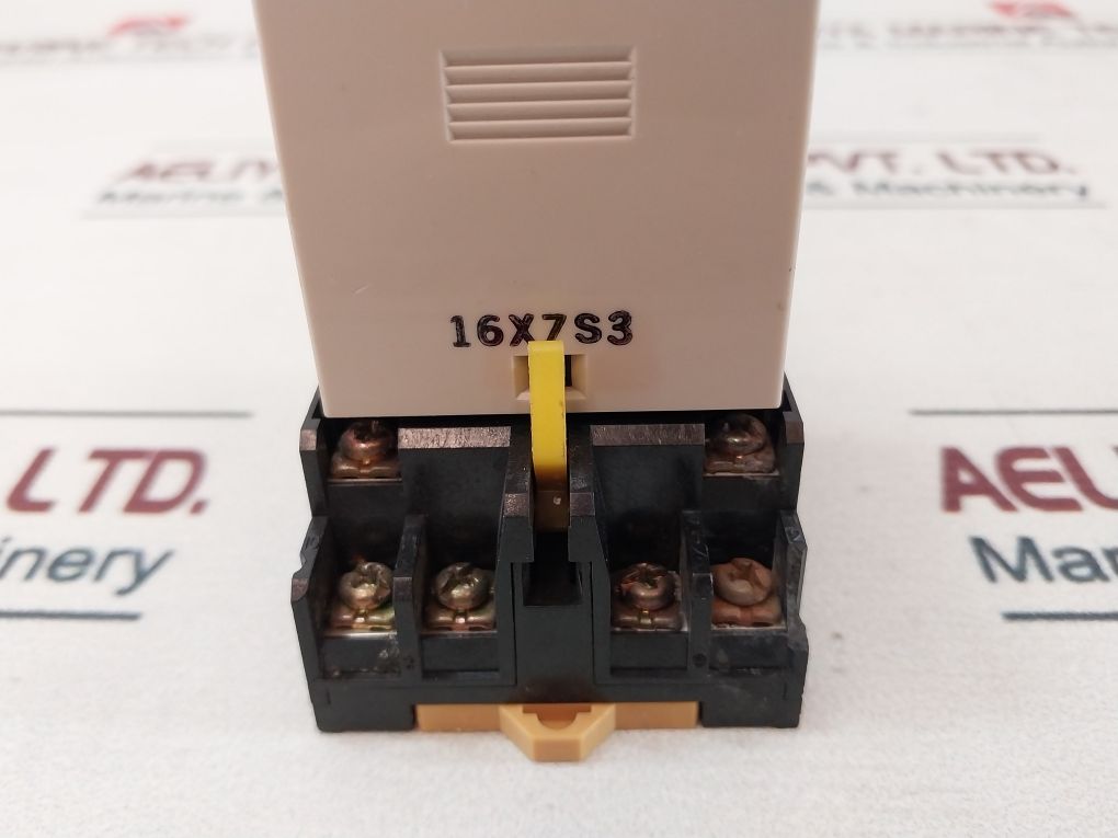 Omron H3Cr-a Solid State Multifunction Timing Relay With Base 0-12 Hrs
