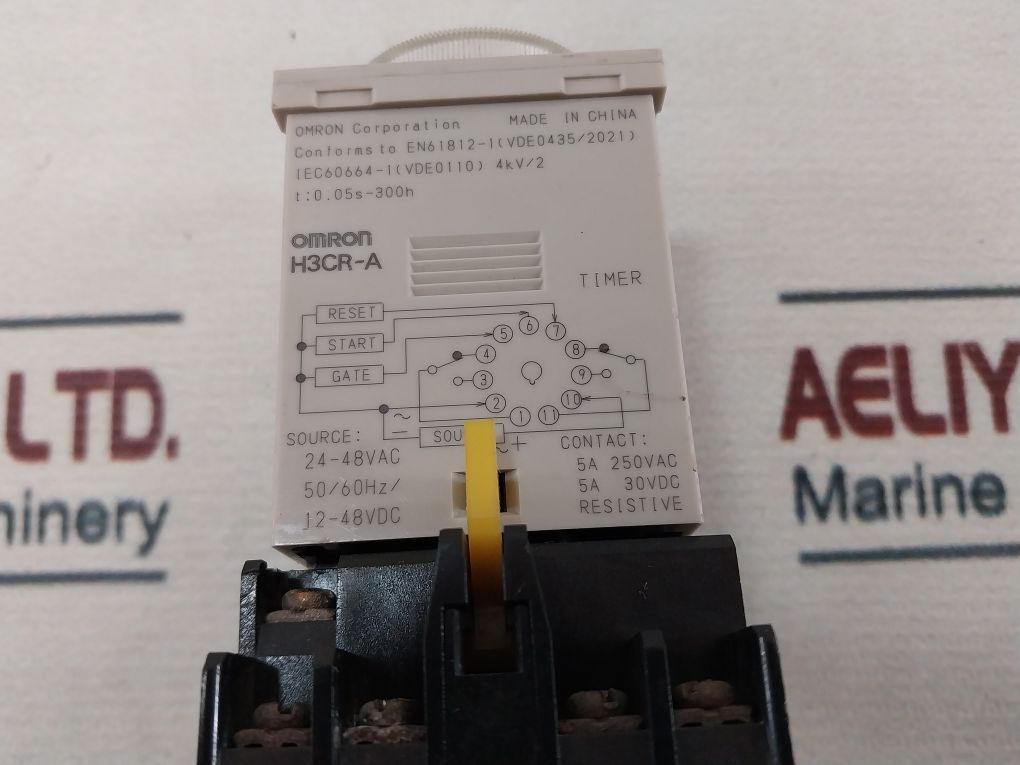 Omron H3Cr-a Solid State Multifunction Timing Relay With Base 0-12 Hrs