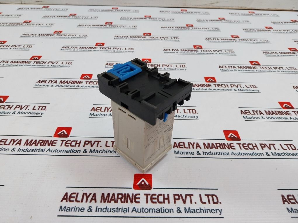 Omron H3Cr-h8L Power Off Delay Timer With Base 5A 250Vac