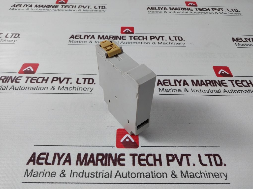 Omron H3De-m1 Timer Delay Relay 24-230V Ac/Dc 50/60Hz