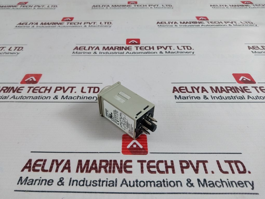 Omron H3Ja-8C Timer With Base 0-10 Sec