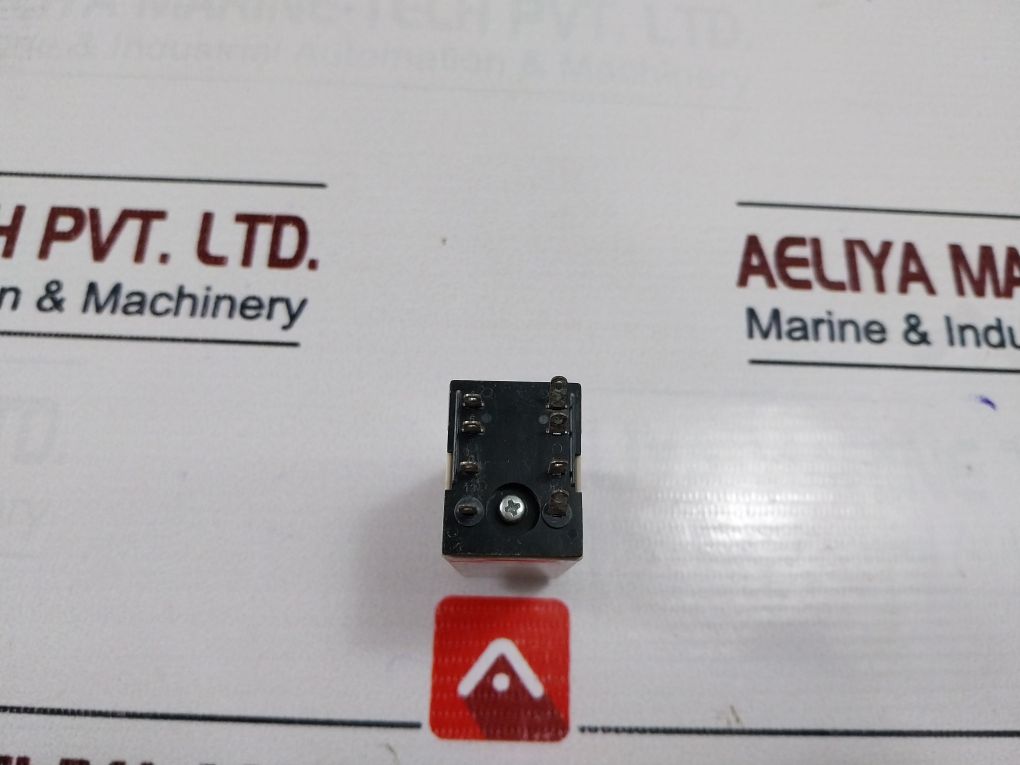 Omron H3Y-2 Timer 50/60Hz