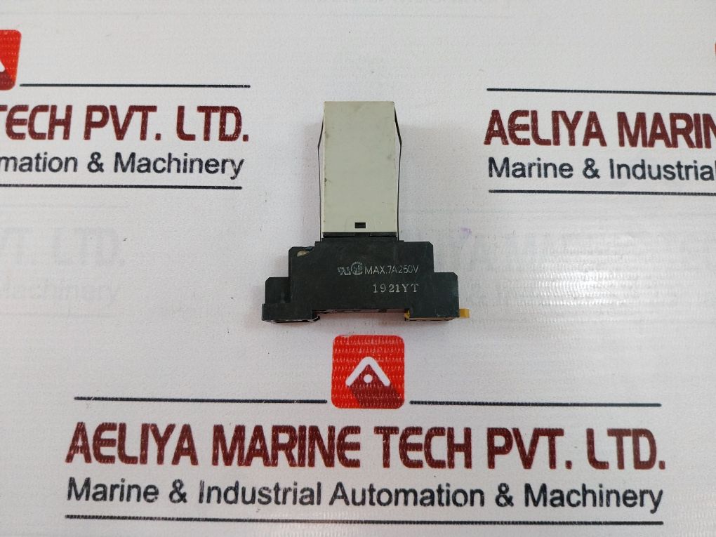 Omron H3Y-2 Timer Relay