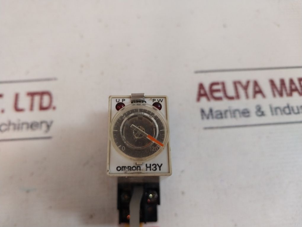 Omron H3Y-2 Timer Relay With Base 24Vdc