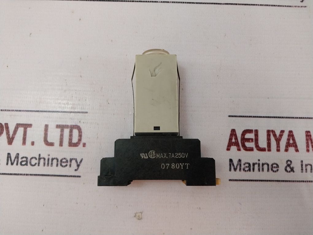 Omron H3Y-2 Timer Relay With Base 7A 250V 0-30 Sec