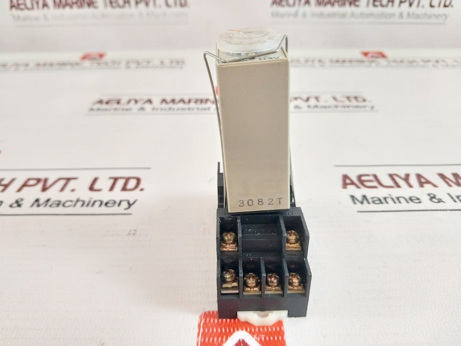 Omron H3Y-4- Timer 3A 250 Vac