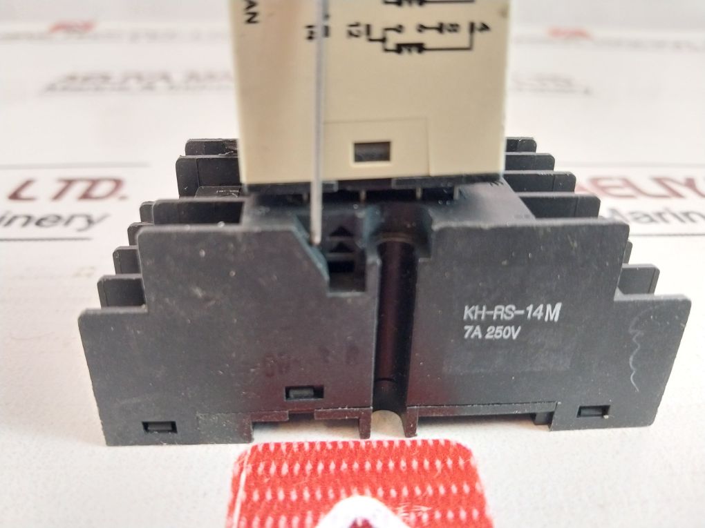 Omron H3Y-4- Timer 3A 250 Vac