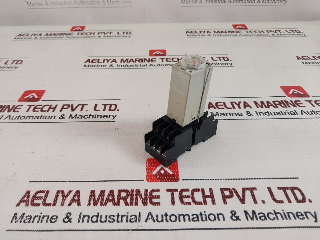 Omron H3Y-4- Timer 3A 250 Vac