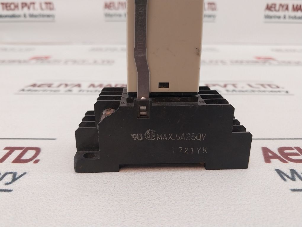 Omron H3Y-4 Timer With Base 0-30 Sec