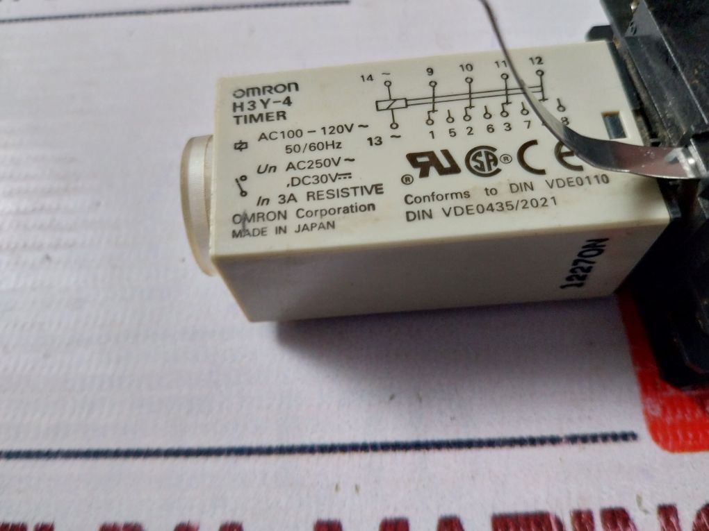 Omron H3Y-4 Timer With Base 0-30 Sec 100-120 Vac