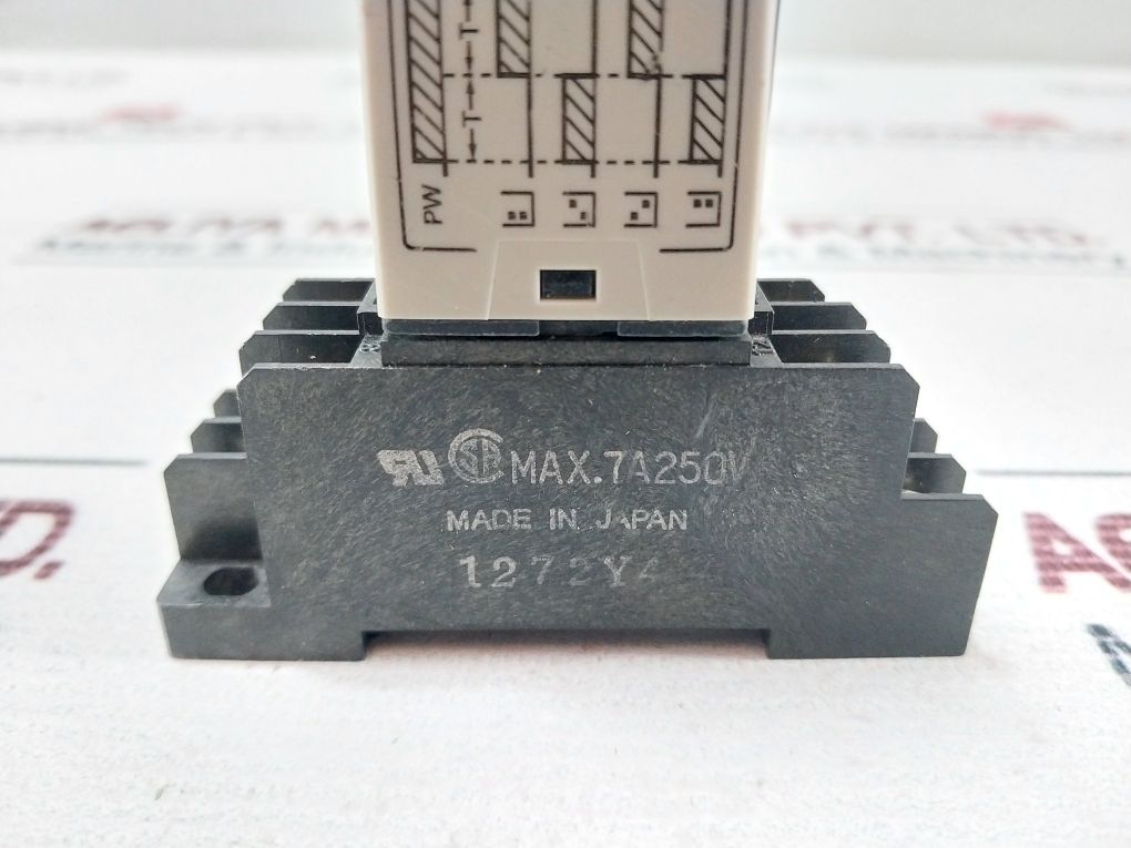 Omron H3Yn-2 Timer 0.1S-10 Min 5A