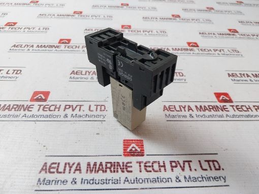 Omron H3Yn-4 Timer Relay H3Yn Series With Base 0.1S - 10Min
