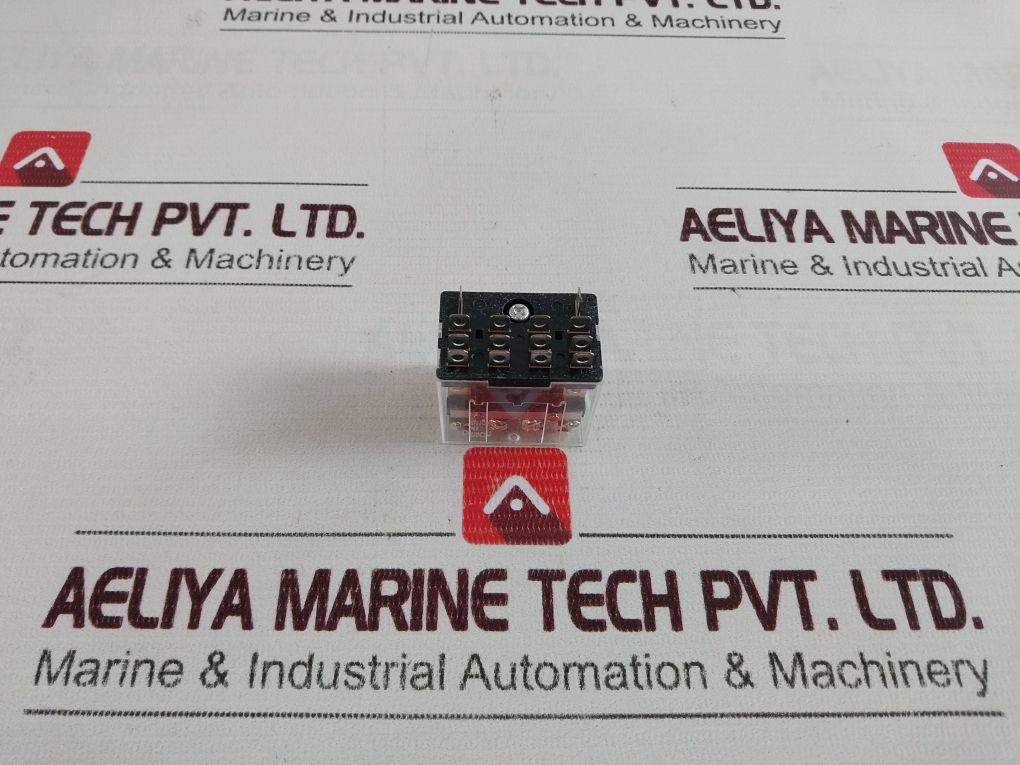 Omron Ly4N General Purpose Relay 14 Pin 100/110 Vac